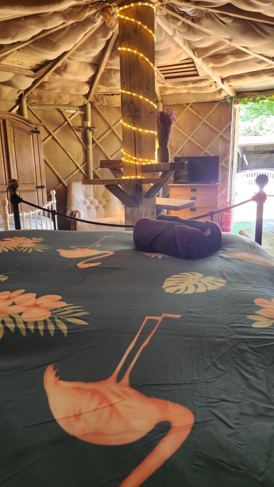 Bed and Breakfast Vigo Retreat Boat Yurt Wrotham Exteriér fotografie